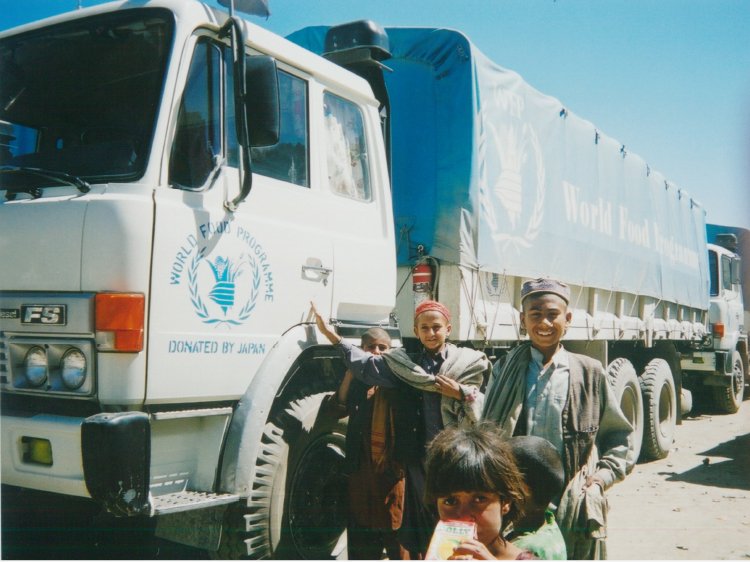 発展途上国への援助物資輸送